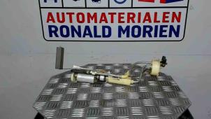 Usados Bomba eléctrica de combustible Volkswagen Passat Variant (35I) 2.0 i GL,GT 16V Precio € 45,00 Norma de margen ofrecido por Automaterialen Ronald Morien B.V.