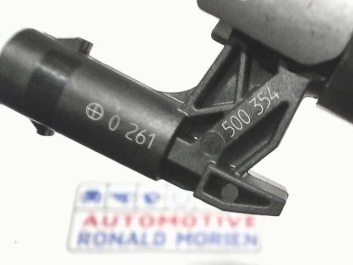 Injektor (Benzineinspritzung) van een Audi A3 Limousine (8VS/8VM) 1.2 TFSI 16V 2020