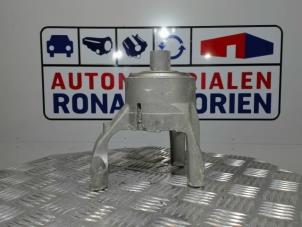 Used Engine mount Volkswagen Transporter/Caravelle T6 2.0 TDI 150 Price € 30,00 Inclusive VAT offered by Automaterialen Ronald Morien B.V.