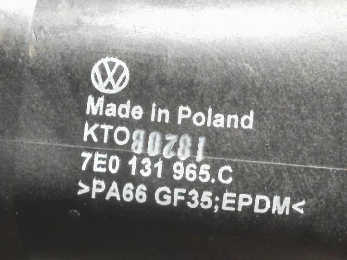 Tubo de llenado del depósito de adblue de un Volkswagen Transporter/Caravelle T6 2.0 TDI 204 4Motion 2021