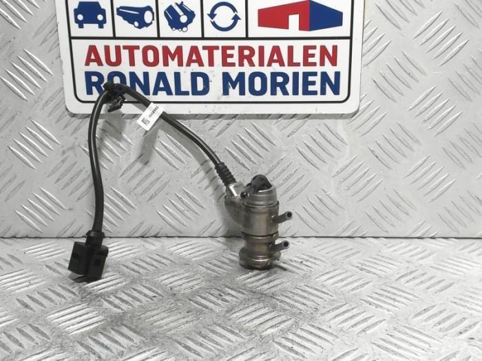 Używane Wtryskiwacz AdBlue Volkswagen Transporter/Caravelle T6 2.0 TDI 204 4Motion Cena € 68,99 Z VAT oferowane przez Automaterialen Ronald Morien B.V.