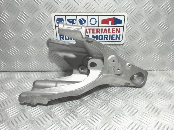 Engine mount from a Volkswagen Transporter/Caravelle T6 2.0 TDI 204 4Motion 2021