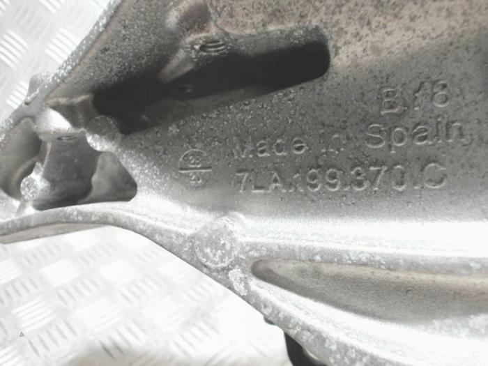 Engine mount from a Volkswagen Transporter/Caravelle T6 2.0 TDI 204 4Motion 2021