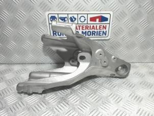 Engine mount from a Volkswagen Transporter/Caravelle T6 2.0 TDI 204 4Motion 2021