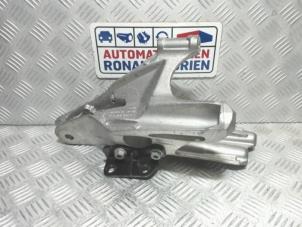 Engine mount from a Volkswagen Transporter/Caravelle T6 2.0 TDI 204 4Motion 2021
