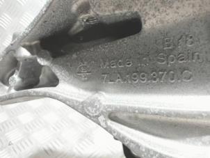 Engine mount from a Volkswagen Transporter/Caravelle T6 2.0 TDI 204 4Motion 2021