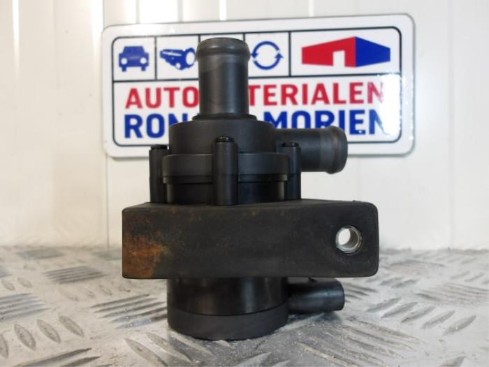 Additional water pump from a Audi A3 Quattro (8P1) 2.0 16V T FSI 2006