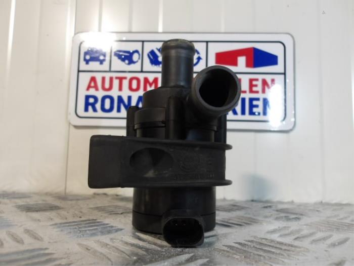 Begagnade Extra vattenpump Audi A3 Quattro (8P1) 2.0 16V T FSI Pris € 20,00 Inklusive moms erbjuds av Automaterialen Ronald Morien B.V.