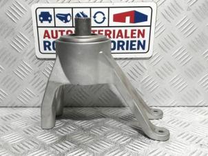 Used Engine mount Volkswagen Transporter/Caravelle T6 2.0 TDI 150 4Motion Price € 34,99 Inclusive VAT offered by Automaterialen Ronald Morien B.V.