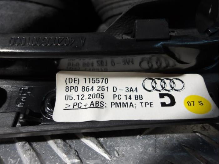Gear stick cover from a Audi A3 Quattro (8P1) 2.0 16V T FSI 2006