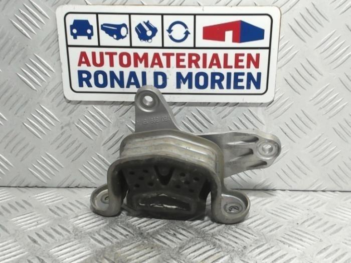 Used Engine mount Volkswagen Transporter/Caravelle T6 2.0 TDI 150 4Motion Price € 25,00 Inclusive VAT offered by Automaterialen Ronald Morien B.V.