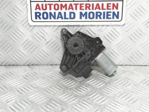 Usados Motor de ventanilla de puerta Mercedes B (W246,242) 1.6 B-200 BlueEFFICIENCY Turbo 16V Precio € 19,00 Norma de margen ofrecido por Automaterialen Ronald Morien B.V.