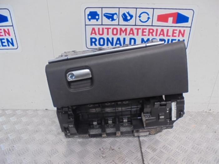 Begagnade Handskfack Porsche Panamera (970) 3.0 D V6 24V Pris € 119,79 Inklusive moms erbjuds av Automaterialen Ronald Morien B.V.