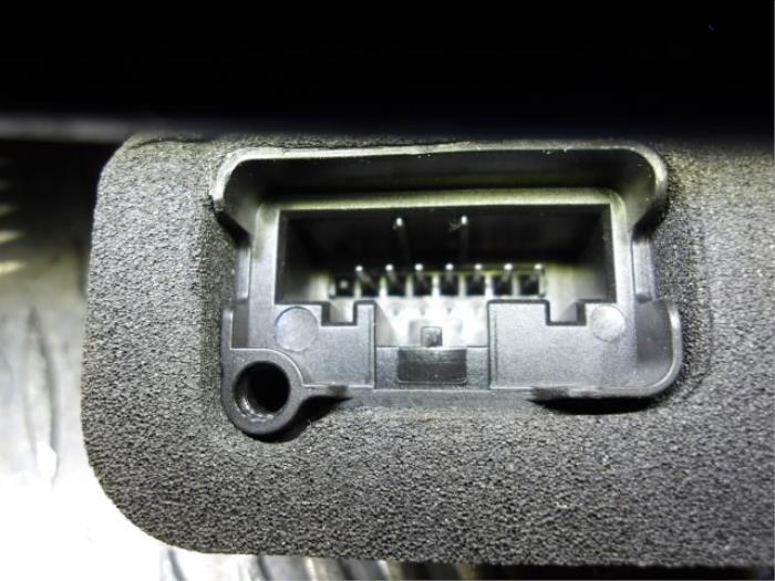 Mechanizm blokady drzwi prawych tylnych wersja 4-drzwiowa z Volkswagen Golf VIII (CD1) 1.5 TSI BlueMotion 16V 2021