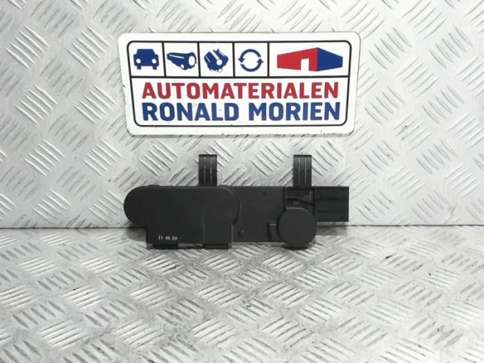 Używane Antena Porsche Panamera (970) 3.0 D V6 24V Cena € 48,99 Z VAT oferowane przez Automaterialen Ronald Morien B.V.