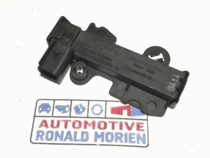 Gebrauchte Antenne Volvo V40 (MV) 2.0 D4 16V Preis € 15,00 Margenregelung angeboten von Automaterialen Ronald Morien B.V.