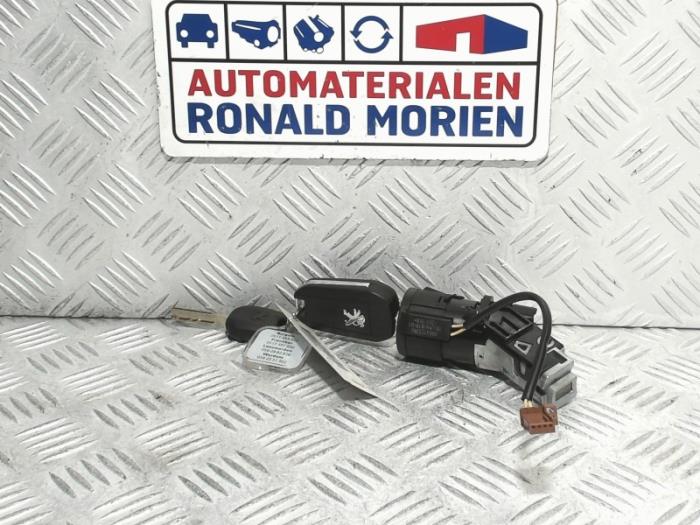 Zündschloss+Schlüssel van een Peugeot Partner (EF/EU) 1.5 BlueHDi 130 2019