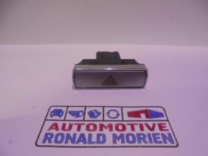 Używane Przelacznik swiatel awaryjnych Ford Mondeo III 2.0 16V Cena € 10,00 Procedura marży oferowane przez Automaterialen Ronald Morien B.V.