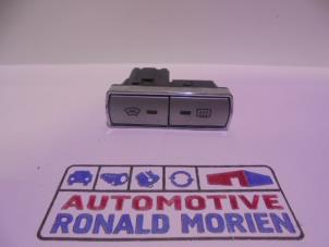 Używane Przelacznik ogrzewania szyby tylnej Ford Mondeo III 2.0 16V Cena € 10,00 Procedura marży oferowane przez Automaterialen Ronald Morien B.V.