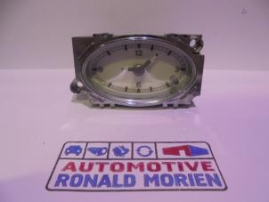 Używane Zegar Ford Mondeo III 2.0 16V Cena € 15,00 Procedura marży oferowane przez Automaterialen Ronald Morien B.V.