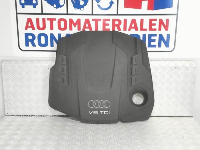 Engine cover from a Audi A4 (B9) 3.0 TDI V6 24V Quattro 2016