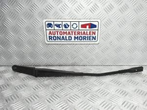 Used Front wiper arm Audi A4 (B9) 3.0 TDI V6 24V Quattro Price € 19,00 Inclusive VAT offered by Automaterialen Ronald Morien B.V.