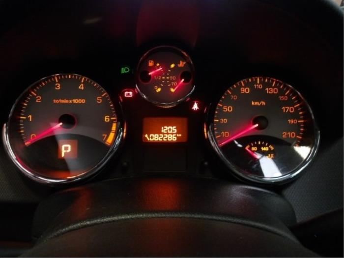 Instrument panel from a Peugeot 207 SW (WE/WU) 1.6 16V 2008