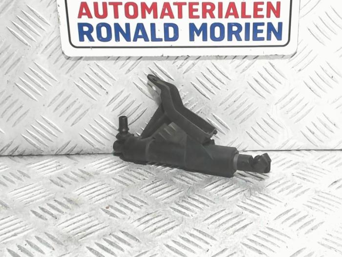 Używane Spryskiwacz reflektorów Audi A4 Avant (B9) 2.0 TDI Ultra 16V Cena € 25,00 Z VAT oferowane przez Automaterialen Ronald Morien B.V.