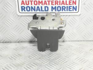 Usados Mecanismo de cierre del portón trasero Audi A4 Avant (B9) 2.0 TDI Ultra 16V Precio € 25,00 IVA incluido ofrecido por Automaterialen Ronald Morien B.V.