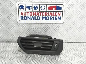 Usagé Aerateur tableau de bord Audi E-tron (GEN) 55 Prix € 34,99 Prix TTC proposé par Automaterialen Ronald Morien B.V.
