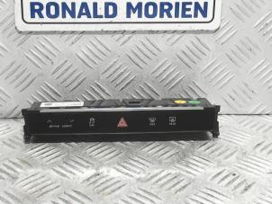 Usagé Commutateur éclairage d'urgence Audi E-tron (GEN) 55 Prix € 89,00 Prix TTC proposé par Automaterialen Ronald Morien B.V.