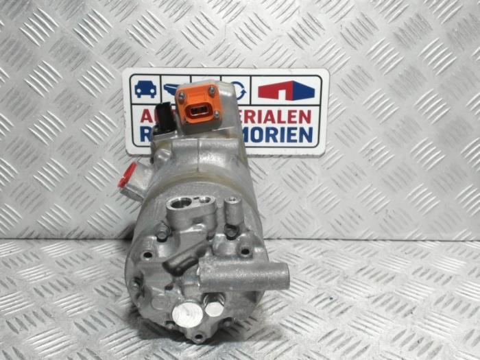 Air conditioning pump from a Audi E-Tron (GEN) 55 2020