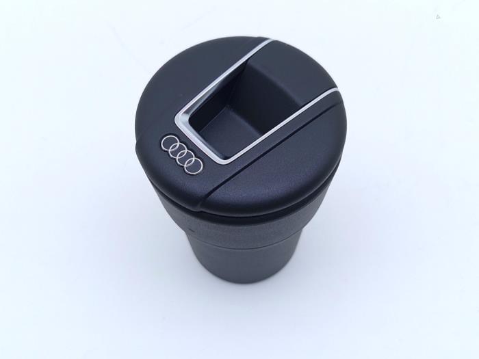 Begagnade Askkopp, fram Audi e-tron (GEN) 55 quattro Pris € 25,00 Inklusive moms erbjuds av Automaterialen Ronald Morien B.V.