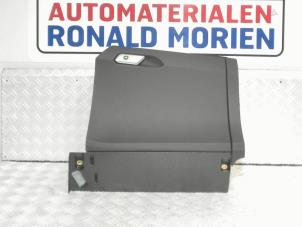 Używane Schowek w desce rozdzielczej Audi E-tron (GEN) 55 Cena € 95,00 Z VAT oferowane przez Automaterialen Ronald Morien B.V.