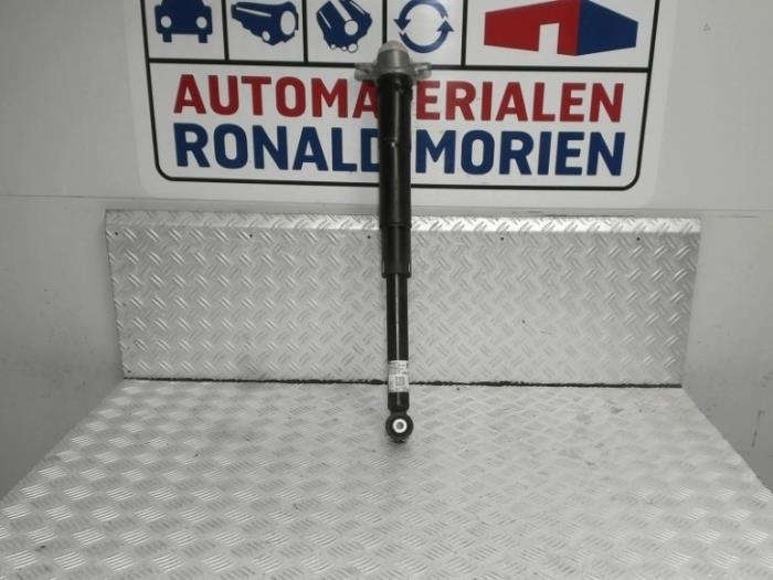 Shock absorber mounting bracket