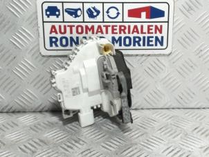 Używane Mechanizm blokady drzwi lewych przednich wersja 4-drzwiowa Audi A4 Avant (B9) 2.0 TFSI 16V g-tron Cena € 34,99 Z VAT oferowane przez Automaterialen Ronald Morien B.V.