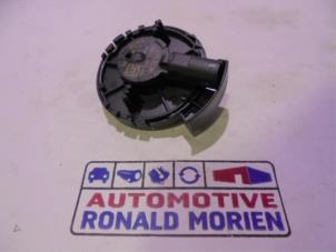 Used Airbag sensor Audi A4 Avant (B9) 2.0 TFSI 16V g-tron Price € 25,00 Inclusive VAT offered by Automaterialen Ronald Morien B.V.