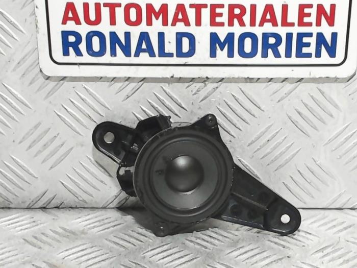 Używane Glosnik Audi A4 Avant (B9) 2.0 TFSI 16V g-tron Cena € 19,00 Z VAT oferowane przez Automaterialen Ronald Morien B.V.