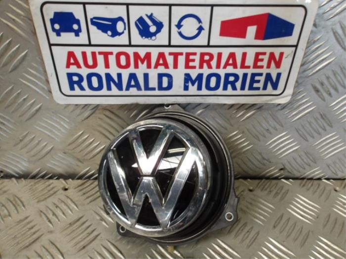 Manija del portón trasero de un Volkswagen Golf VII (AUA) 1.6 TDI BlueMotion 16V 2016
