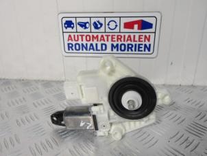 Used Door window motor BMW 5 serie Touring (G31) 523d 2.0 TwinPower Turbo 16V Price € 29,00 Inclusive VAT offered by Automaterialen Ronald Morien B.V.
