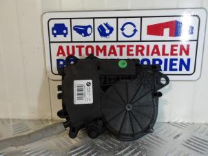 Used Tailgate motor BMW 5 serie Touring (G31) 523d 2.0 TwinPower Turbo 16V Price € 68,99 Inclusive VAT offered by Automaterialen Ronald Morien B.V.