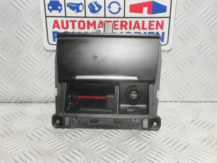 Begagnade Askkopp, fram Audi Q5 (8RB) 2.0 TFSI 16V Hybrid Quattro Pris € 25,00 Inklusive moms erbjuds av Automaterialen Ronald Morien B.V.