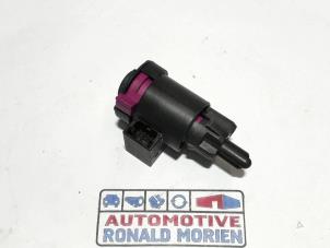 Used Brake light switch Audi Q5 (8RB) 2.0 TFSI 16V Hybrid Quattro Price € 14,99 Inclusive VAT offered by Automaterialen Ronald Morien B.V.