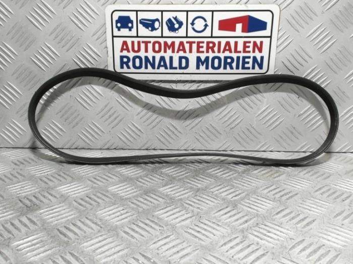 Drive belt from a Volkswagen Golf VII (AUA) 1.6 TDI BlueMotion 16V 2016