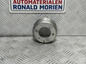 Nuevos Polea de bomba de agua Renault Master IV (ML) 2.3 dCi 16V Precio € 45,00 IVA incluido ofrecido por Automaterialen Ronald Morien B.V.