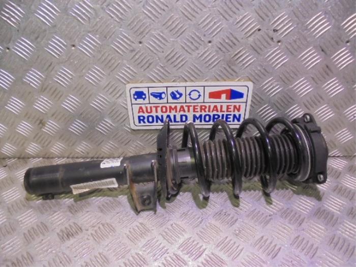 Front shock absorber rod, left from a Volkswagen Jetta IV (162/16A) 2.0 TDI 16V 2016