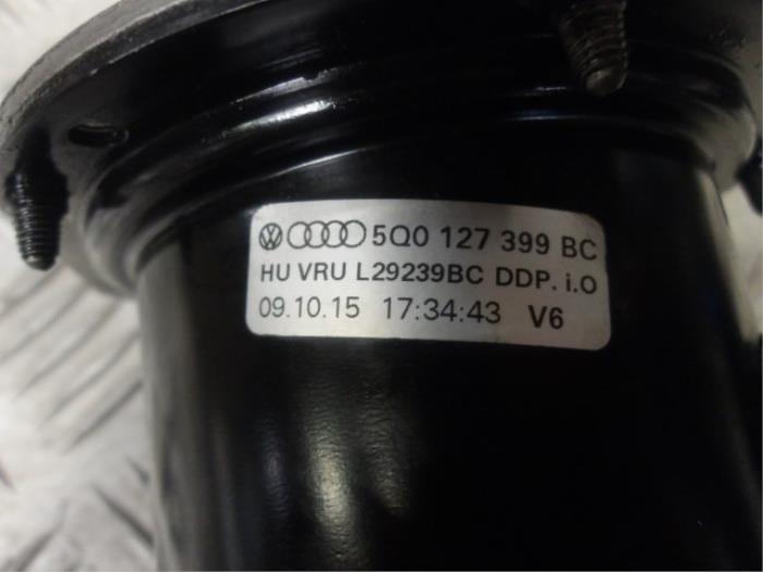 Fuel filter from a Volkswagen Golf VII (AUA) 1.6 TDI BlueMotion 16V 2016