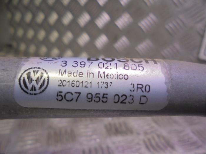 Wiper motor + mechanism from a Volkswagen Jetta IV (162/16A) 2.0 TDI 16V 2016