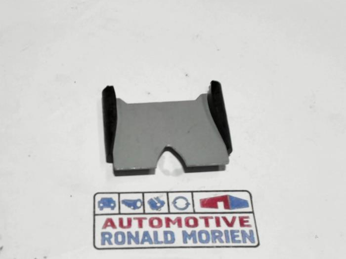 Nuevos Tabique intermedio Volkswagen Scirocco (137/13AD) 2.0 TSI 16V Precio € 9,99 IVA incluido ofrecido por Automaterialen Ronald Morien B.V.