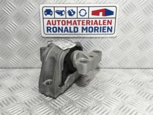 Used Engine mount Volkswagen Jetta IV (162/16A) 2.0 TDI 16V Price € 34,99 Inclusive VAT offered by Automaterialen Ronald Morien B.V.